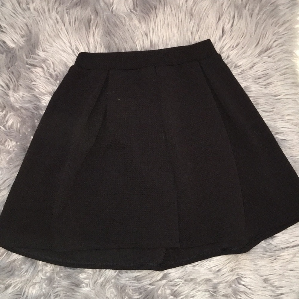 little black skirt